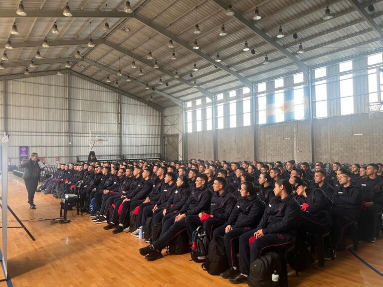 CHARLA ESTRES ACADEMICO Y ADAPTACION A LA VIDA INSTITUCIONAL PARA ASPIRANTES